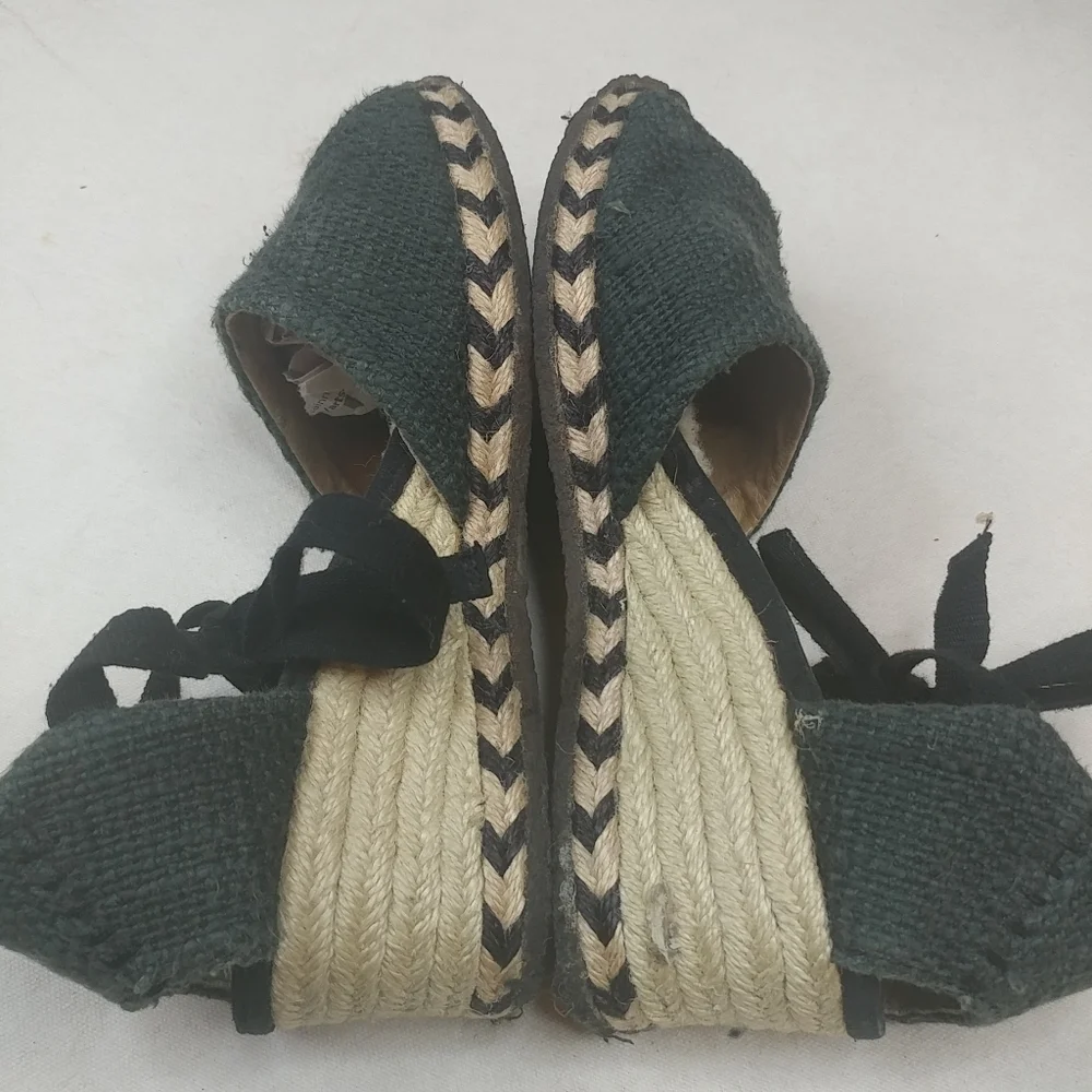 UGG F8007L AUSTRALIA black fabric Espadrille Wmns